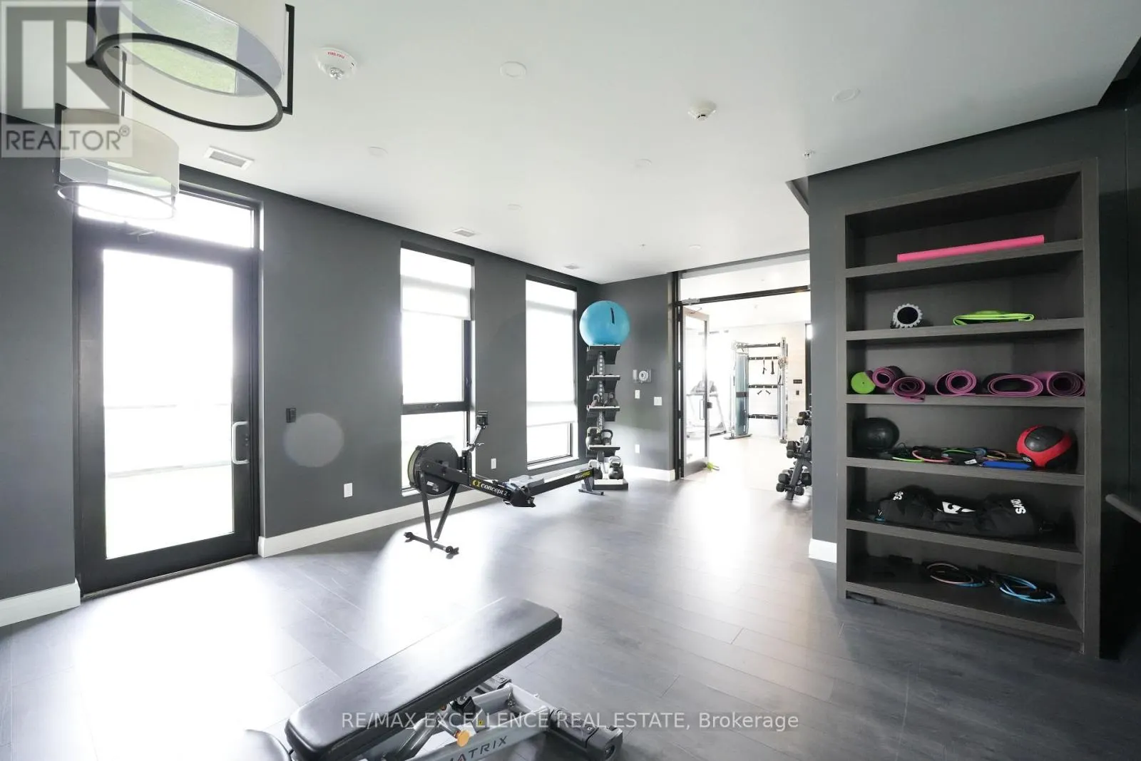 1002 - 181 KING STREET