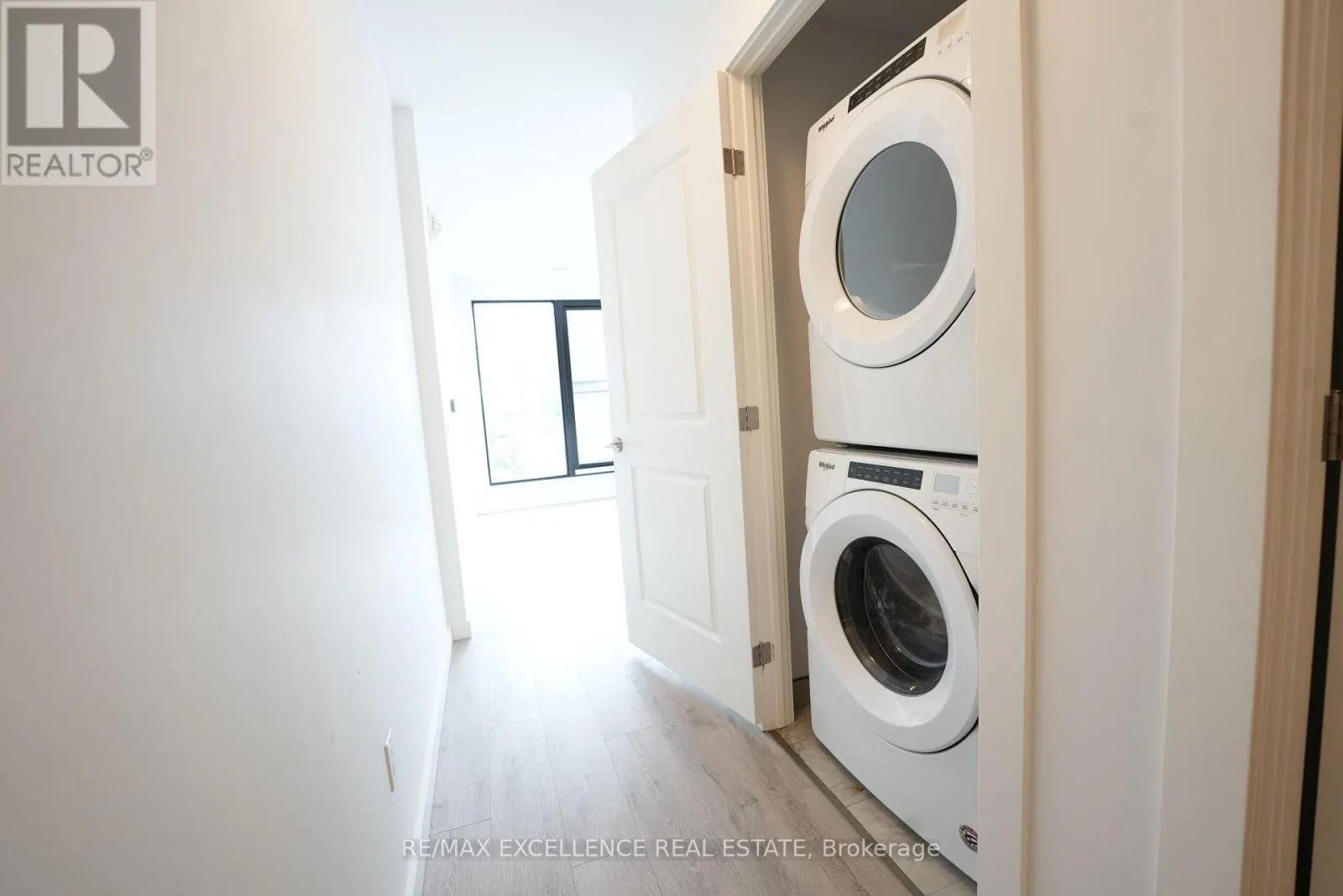 1002 - 181 KING STREET