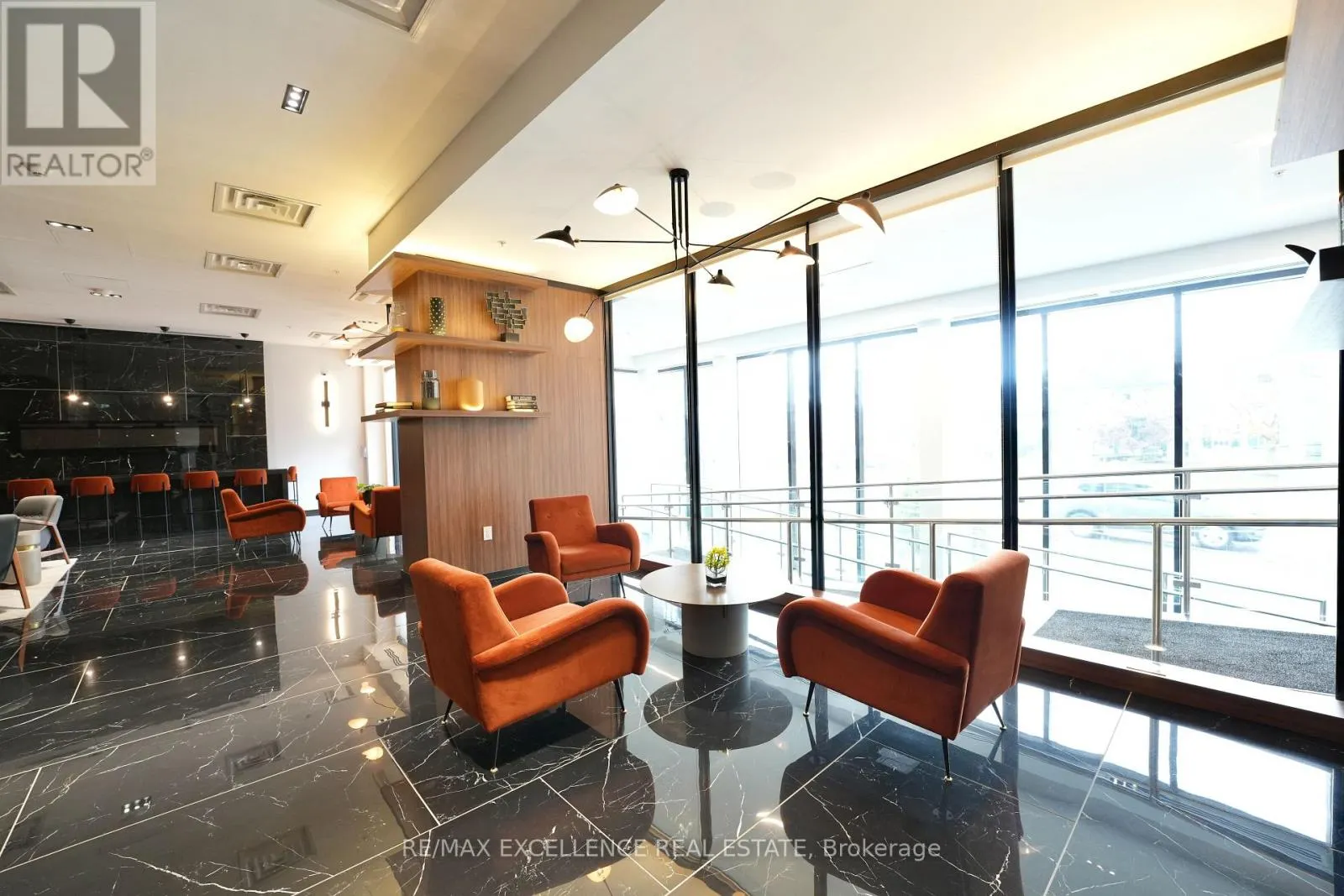 1002 - 181 KING STREET