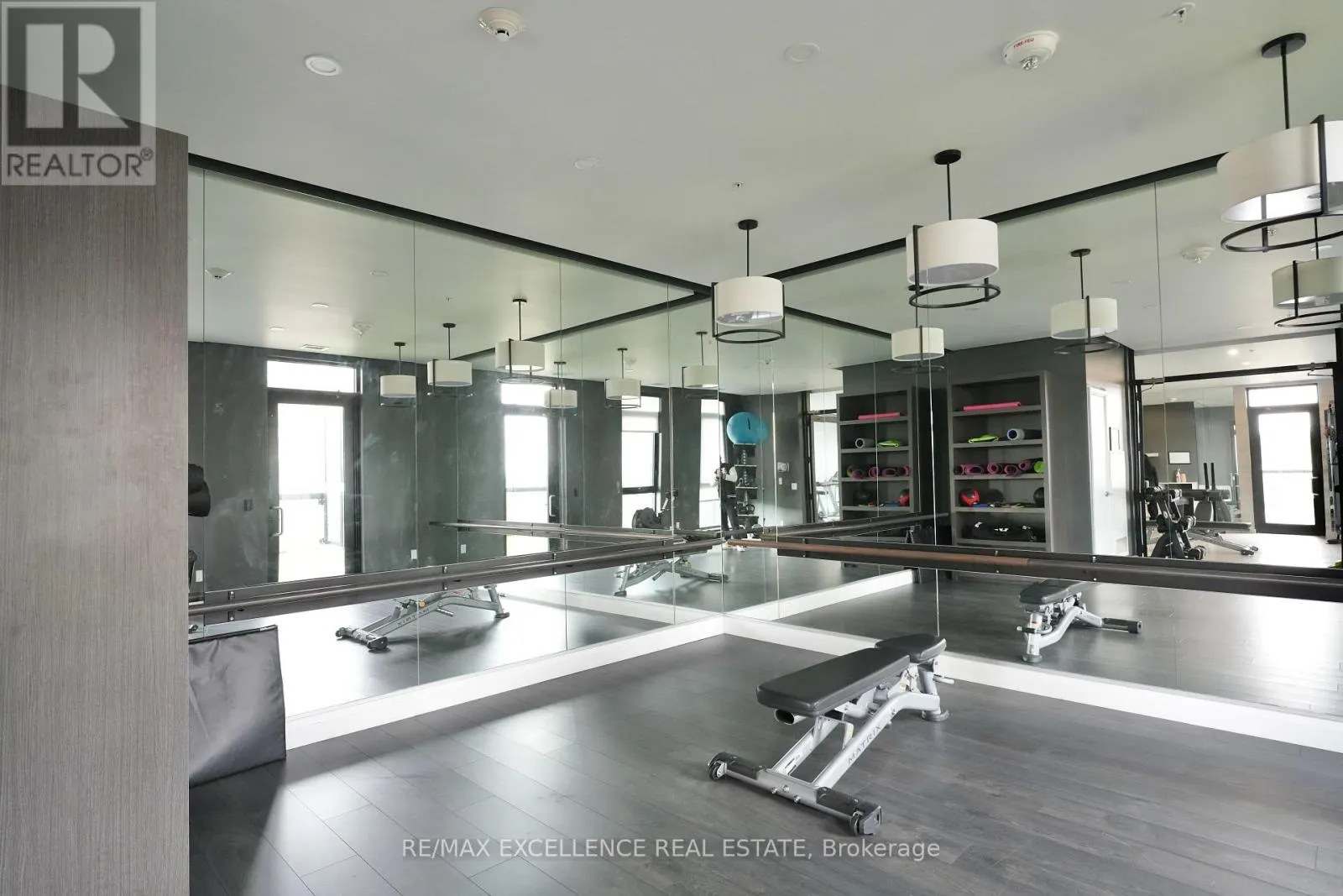 1002 - 181 KING STREET