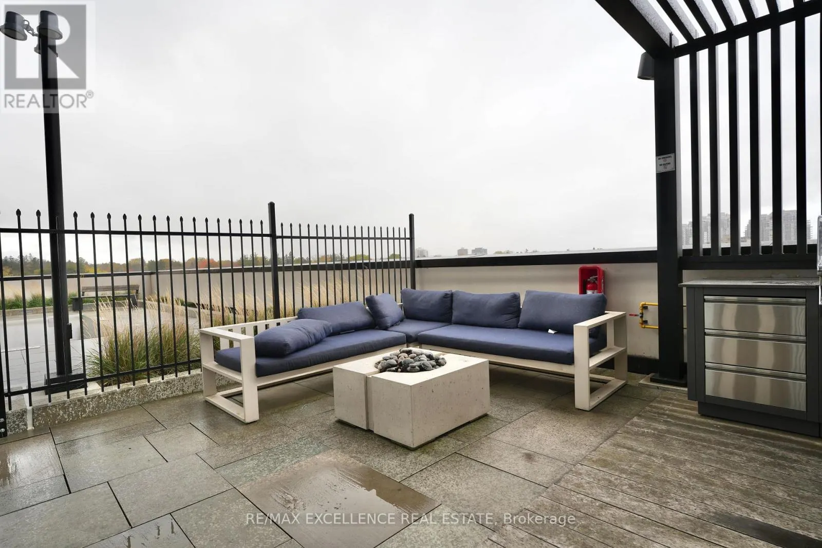 1002 - 181 KING STREET