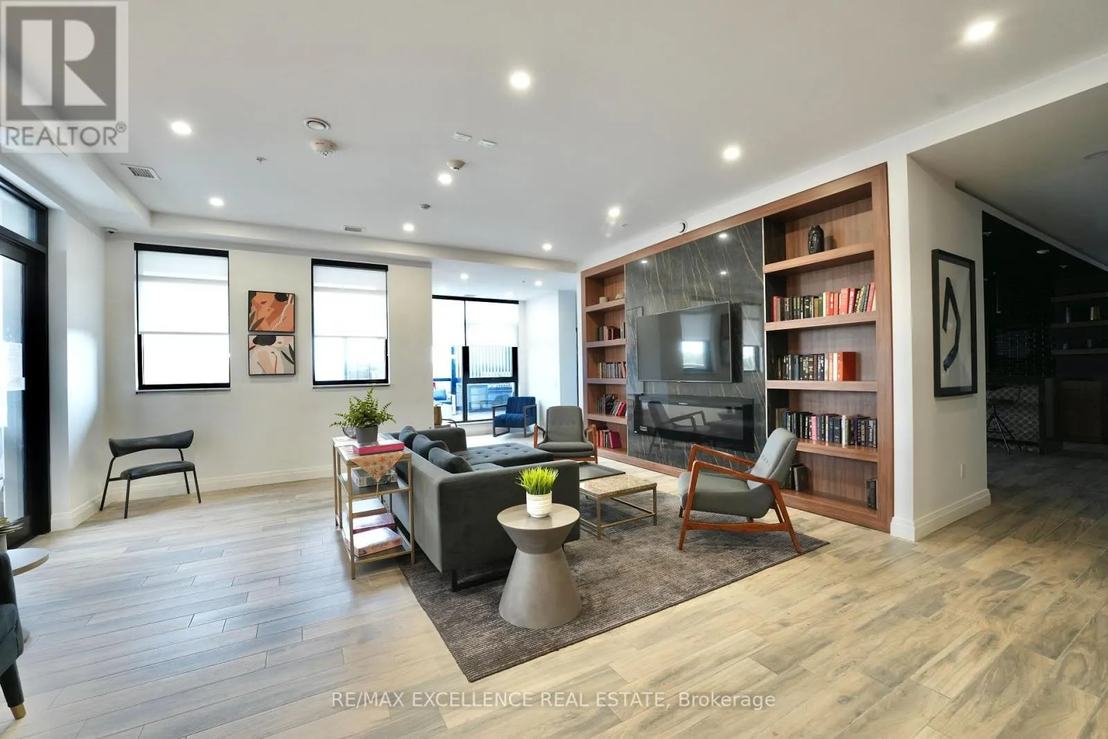 1002 - 181 KING STREET