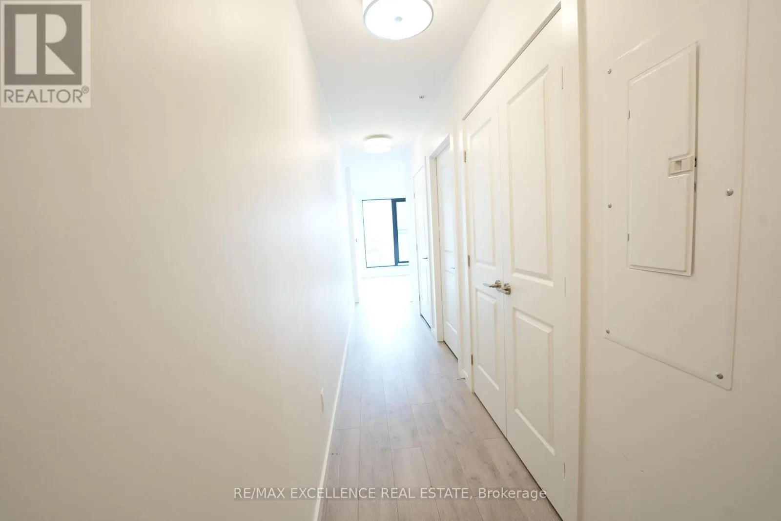 1002 - 181 KING STREET