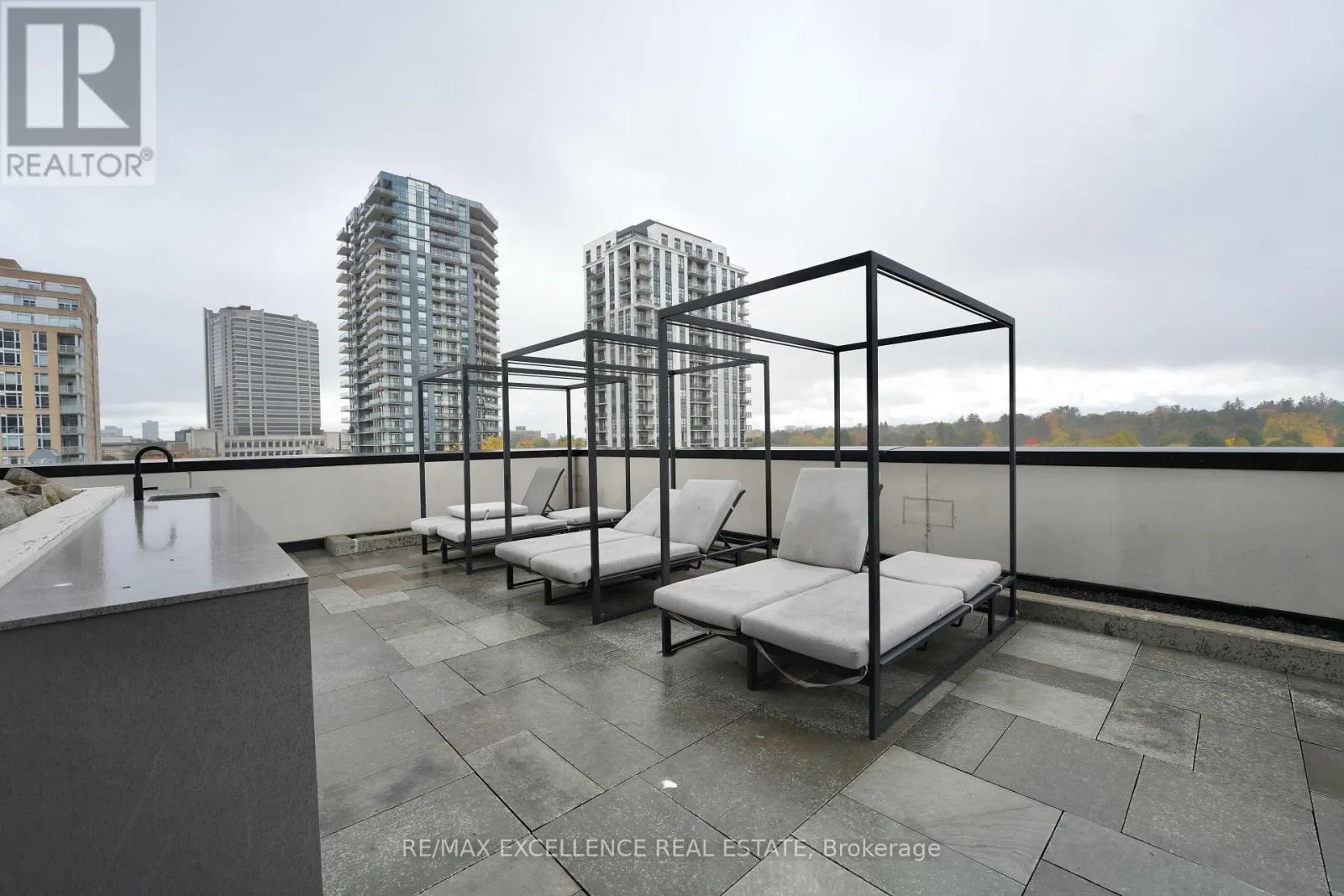 1002 - 181 KING STREET