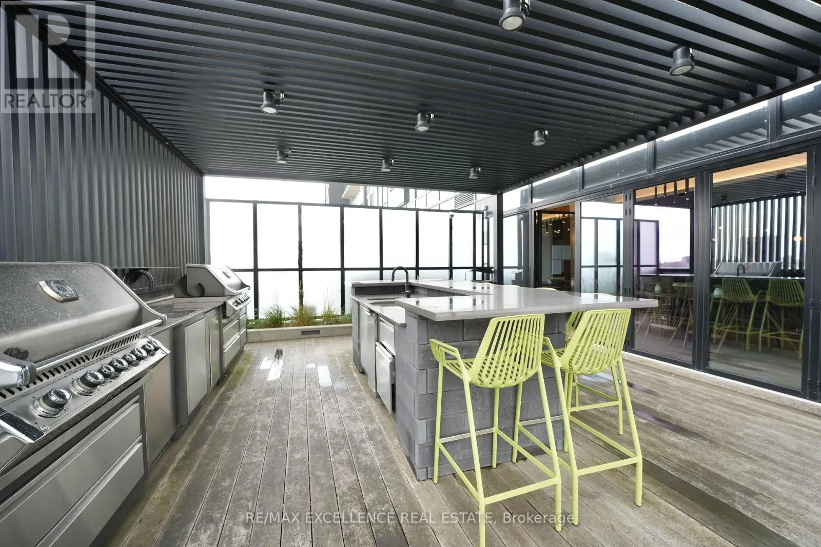 1002 - 181 KING STREET