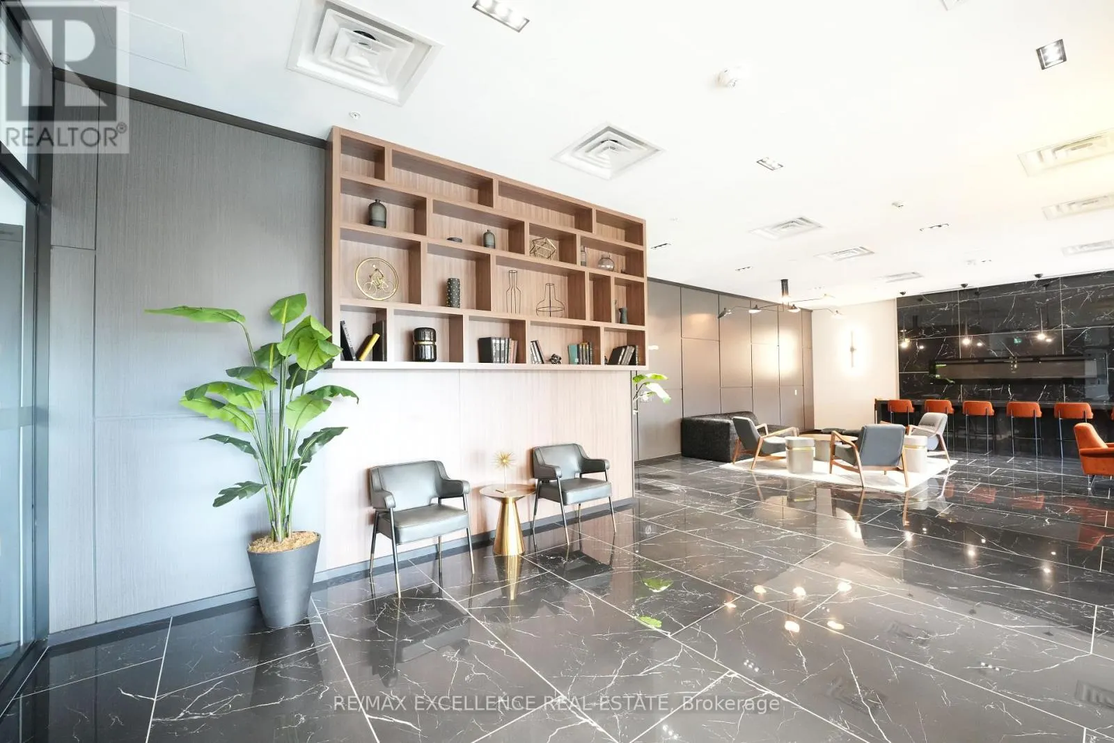 1002 - 181 KING STREET