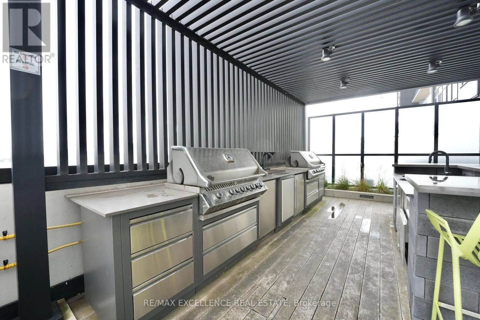 1002 - 181 KING STREET