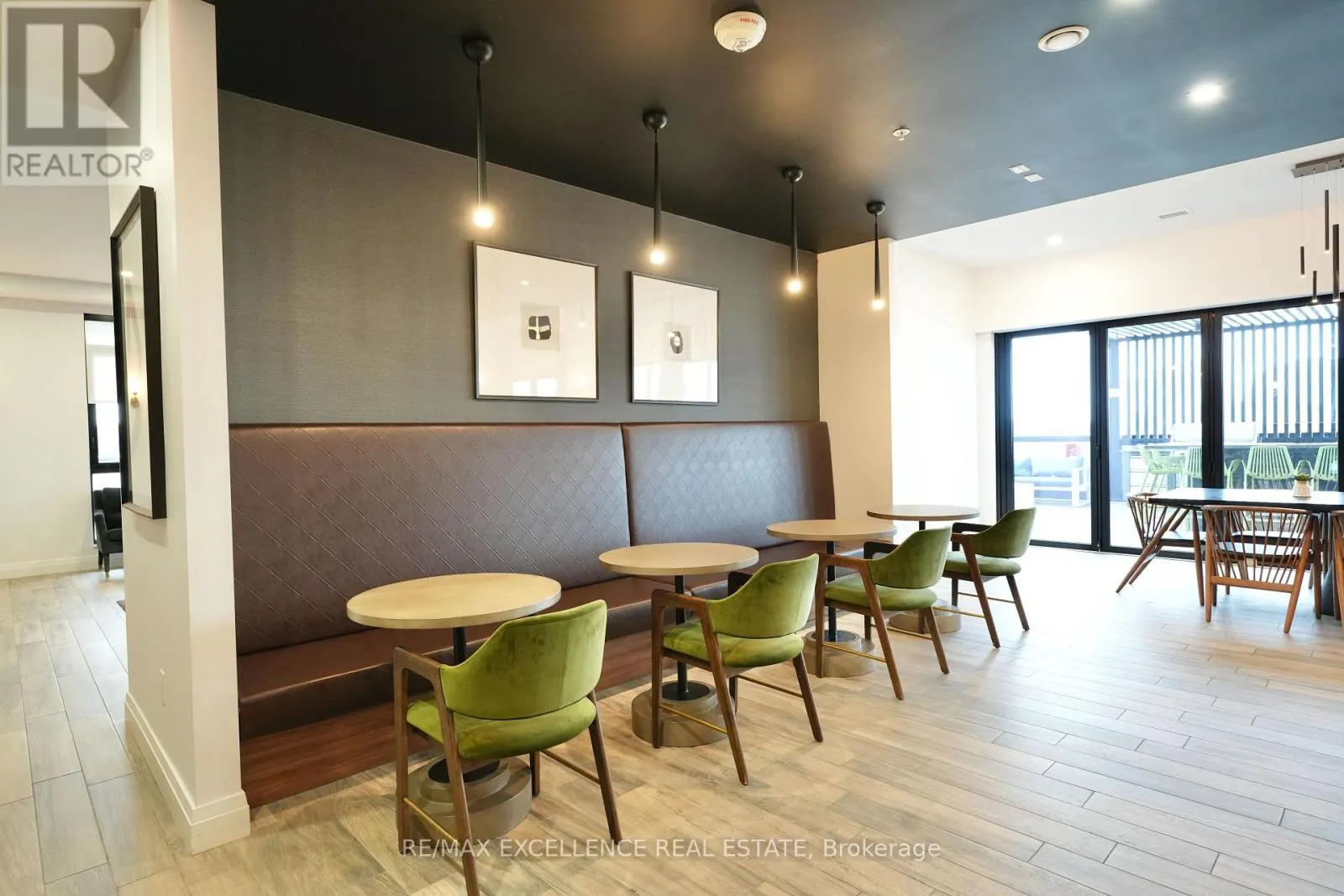 1002 - 181 KING STREET