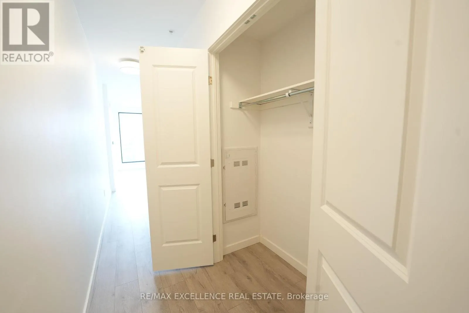 1002 - 181 KING STREET