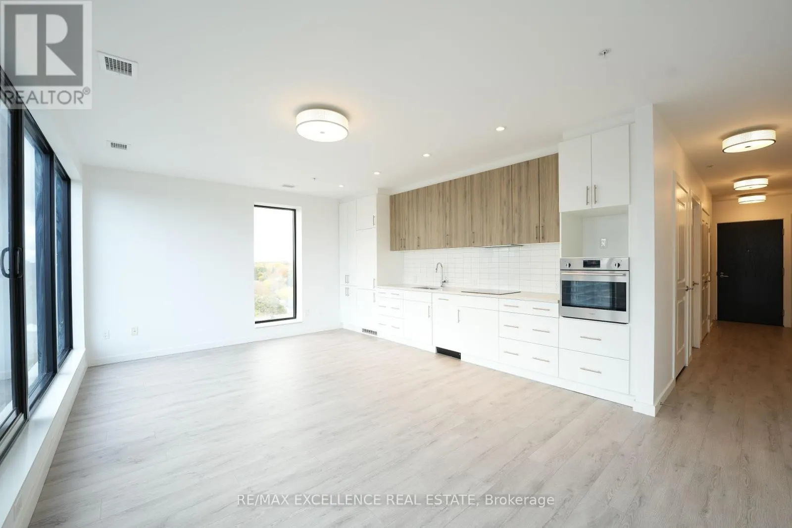 1002 - 181 KING STREET