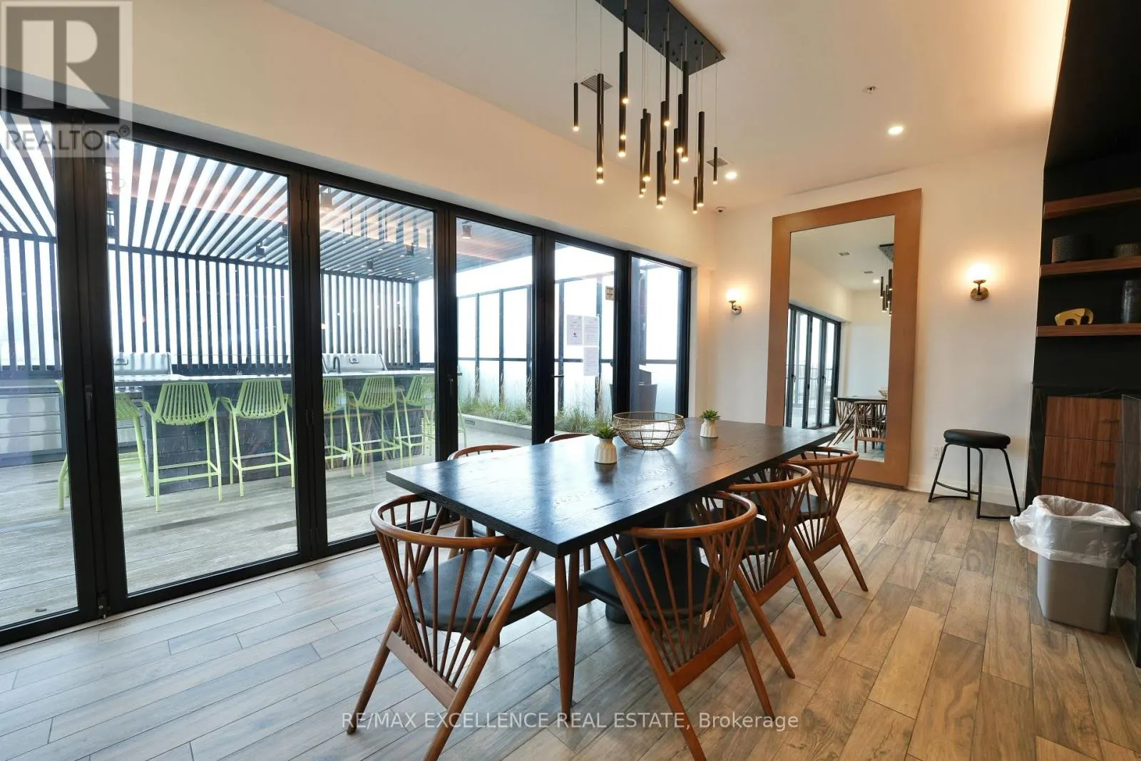 1002 - 181 KING STREET