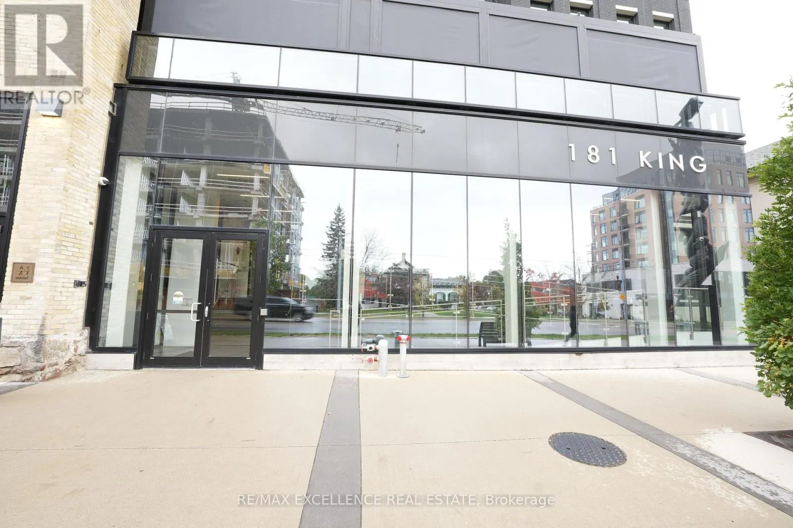1002 - 181 KING STREET