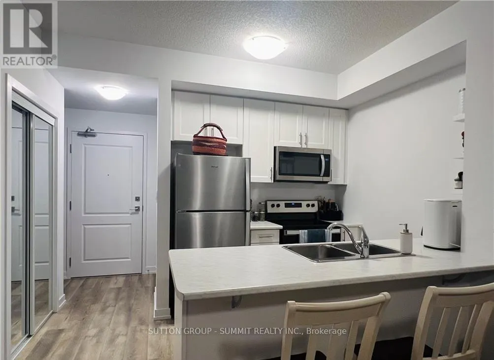 215 - 470 DUNDAS STREET