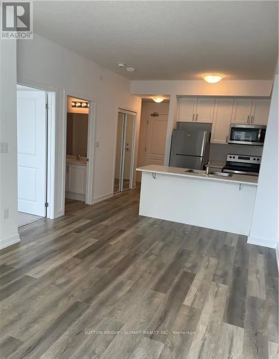 215 - 470 DUNDAS STREET