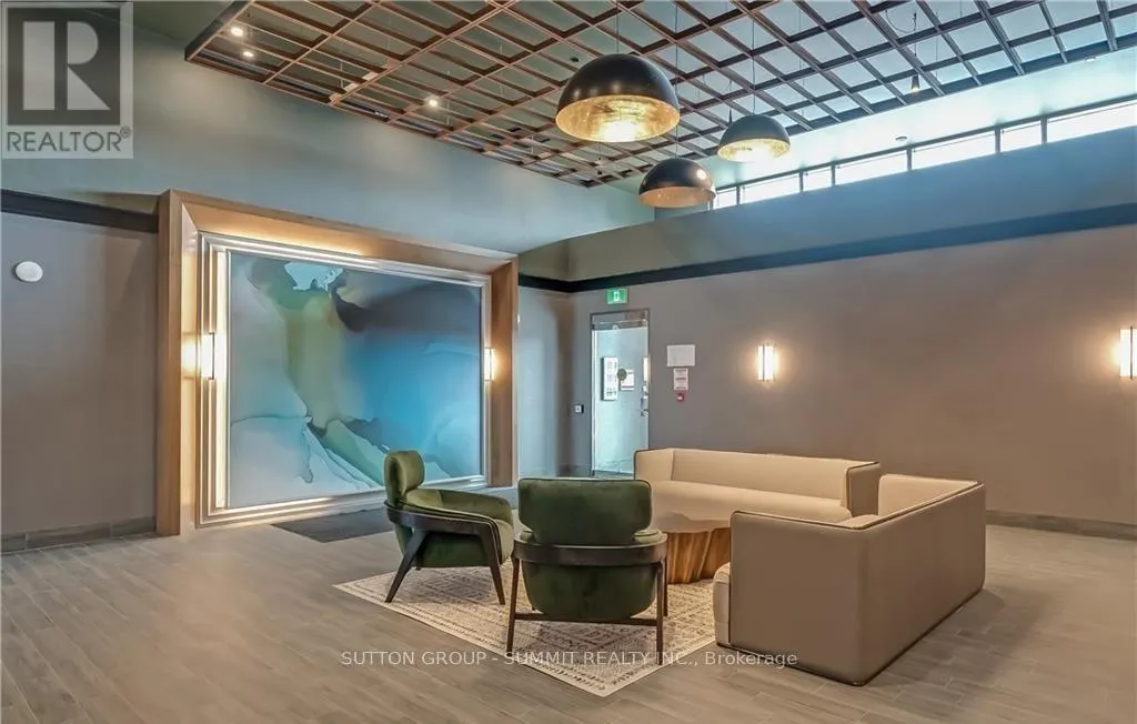 215 - 470 DUNDAS STREET