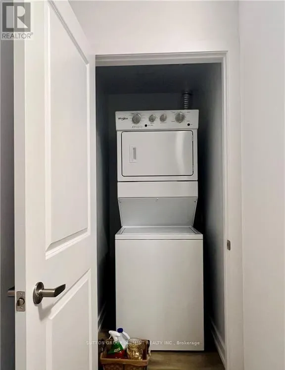 215 - 470 DUNDAS STREET