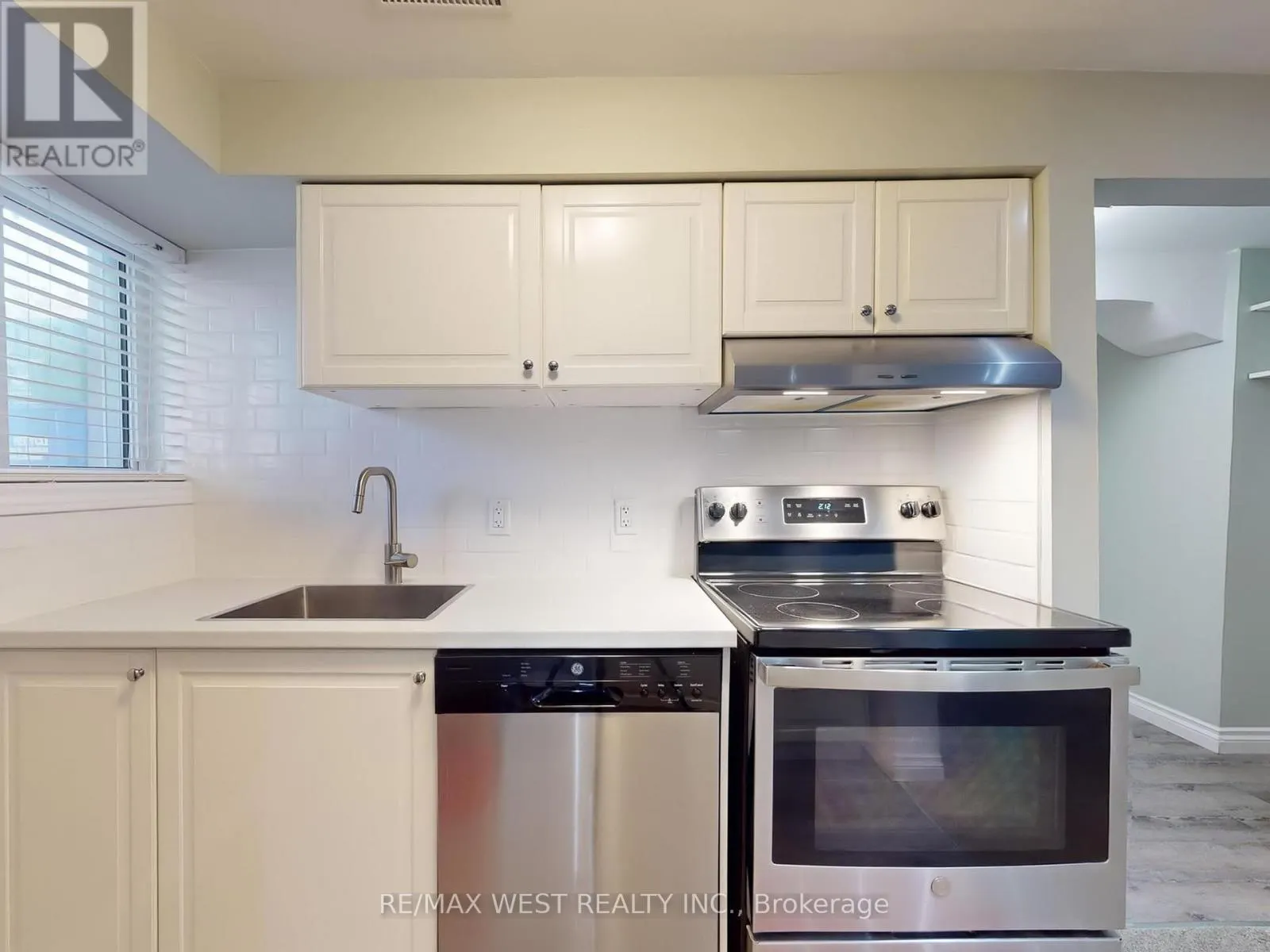 187 BROKEN OAK CRESCENT