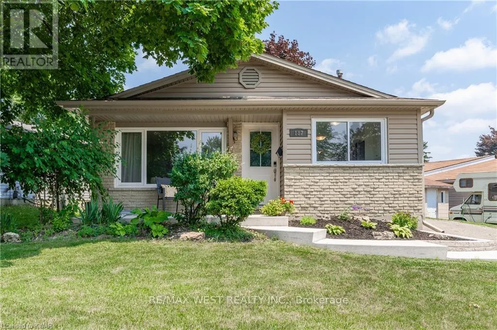 187 BROKEN OAK CRESCENT