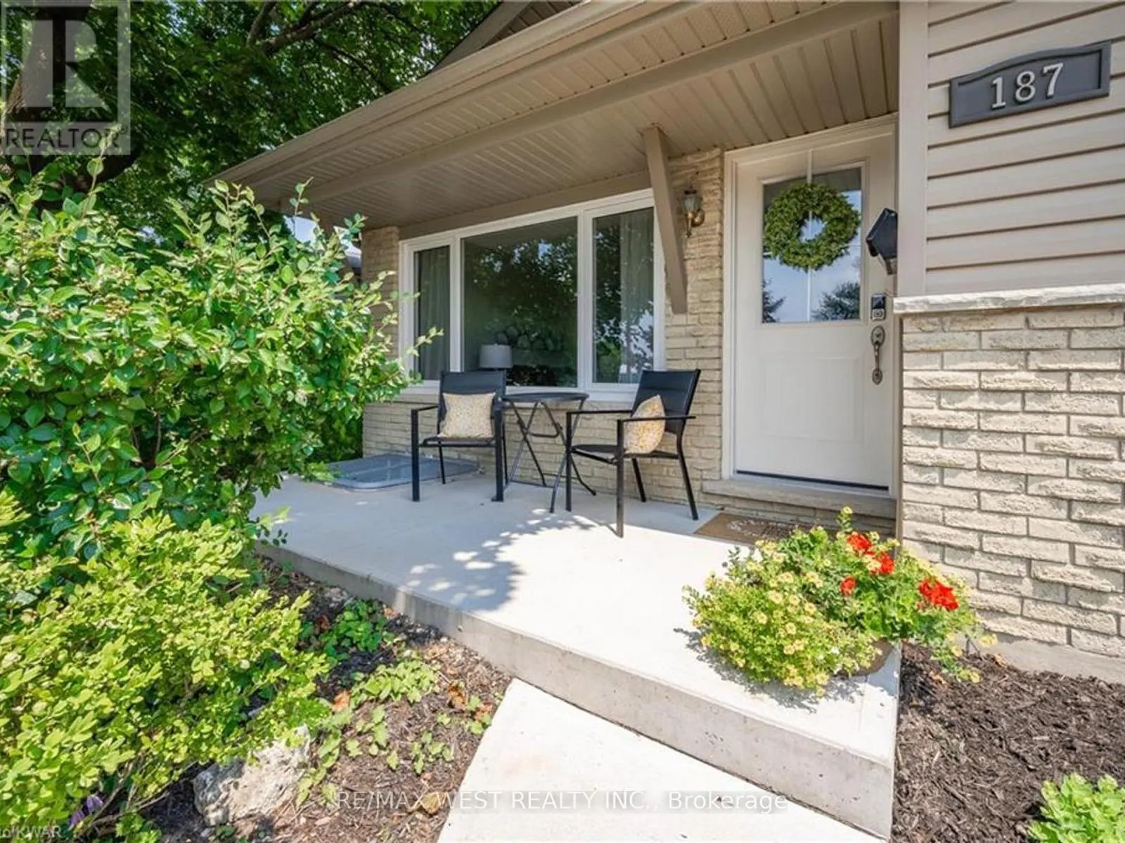 187 BROKEN OAK CRESCENT