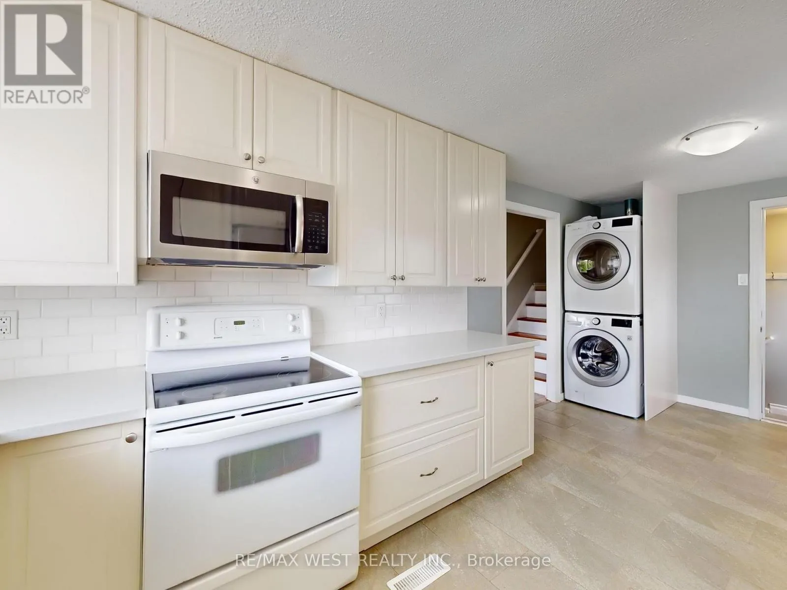 187 BROKEN OAK CRESCENT