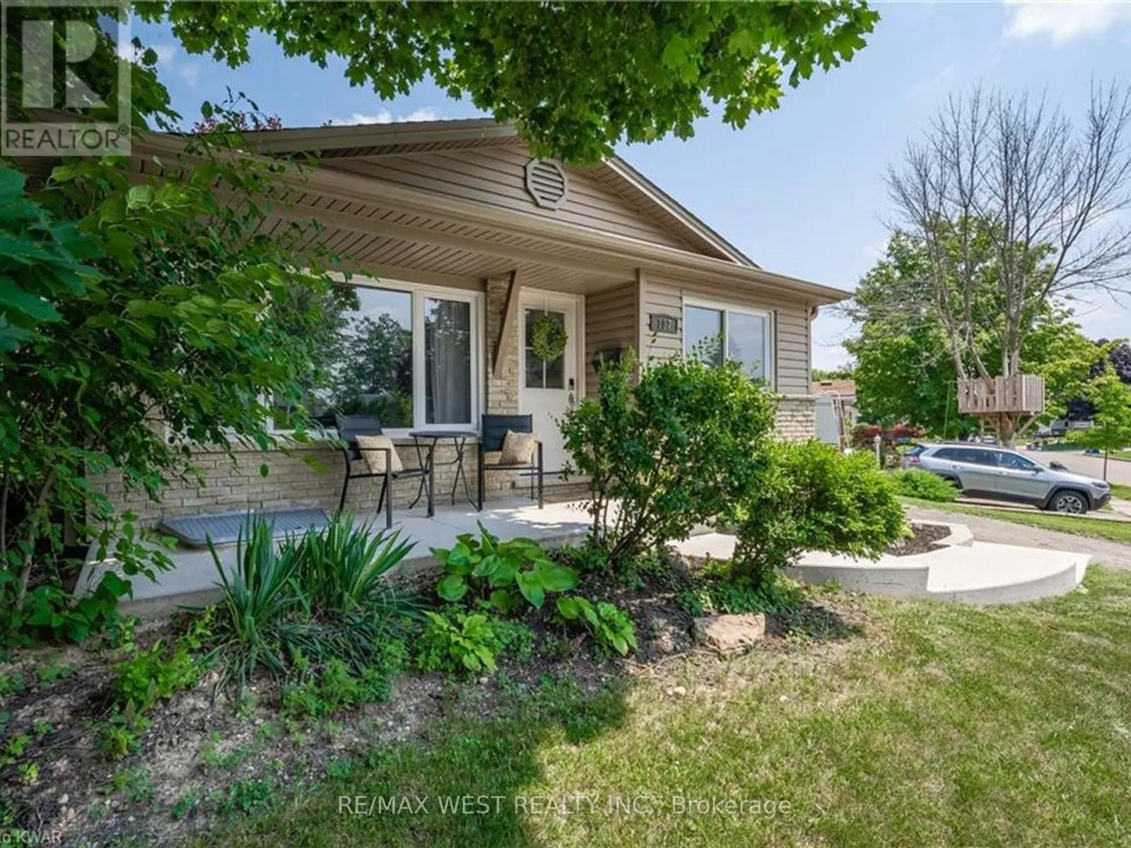 187 BROKEN OAK CRESCENT