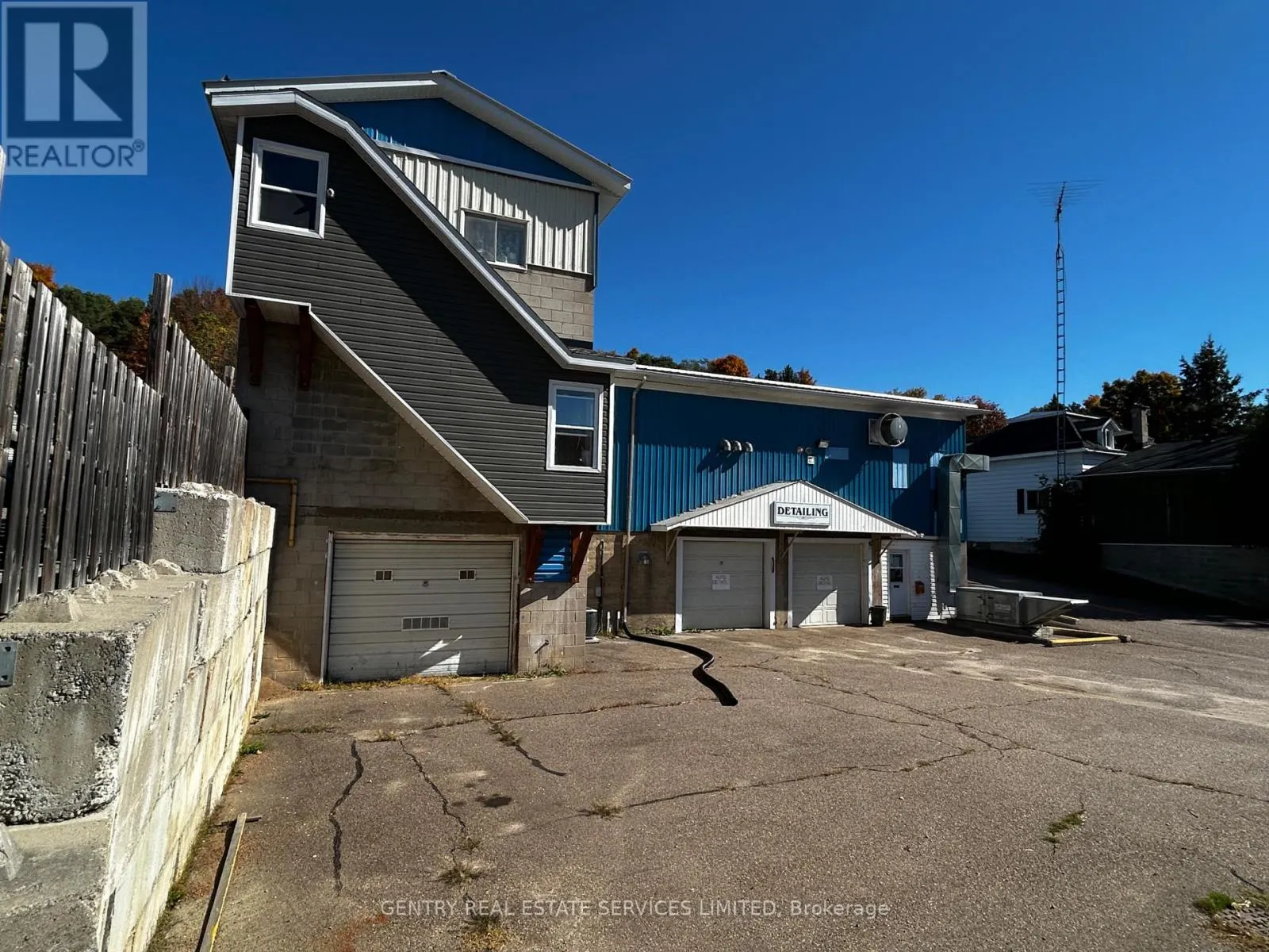 224 BONNECHERE STREET W