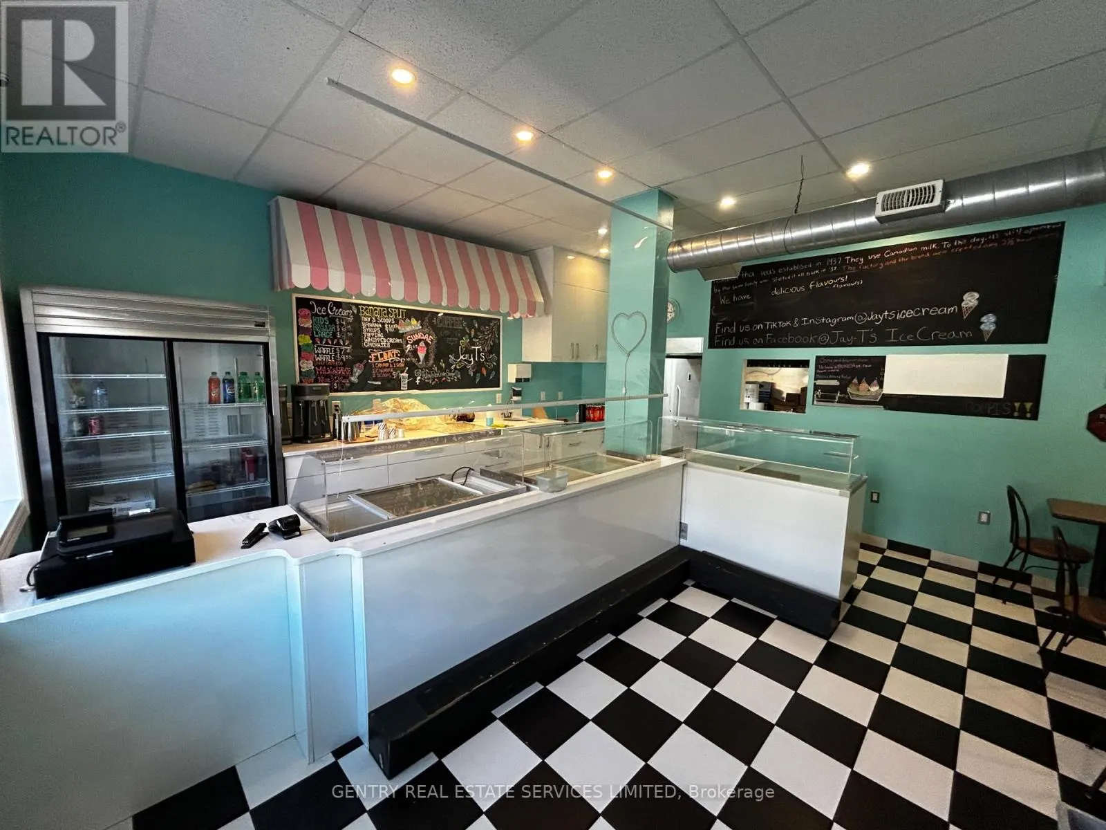 224 BONNECHERE STREET W