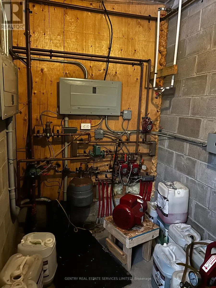 224 BONNECHERE STREET W