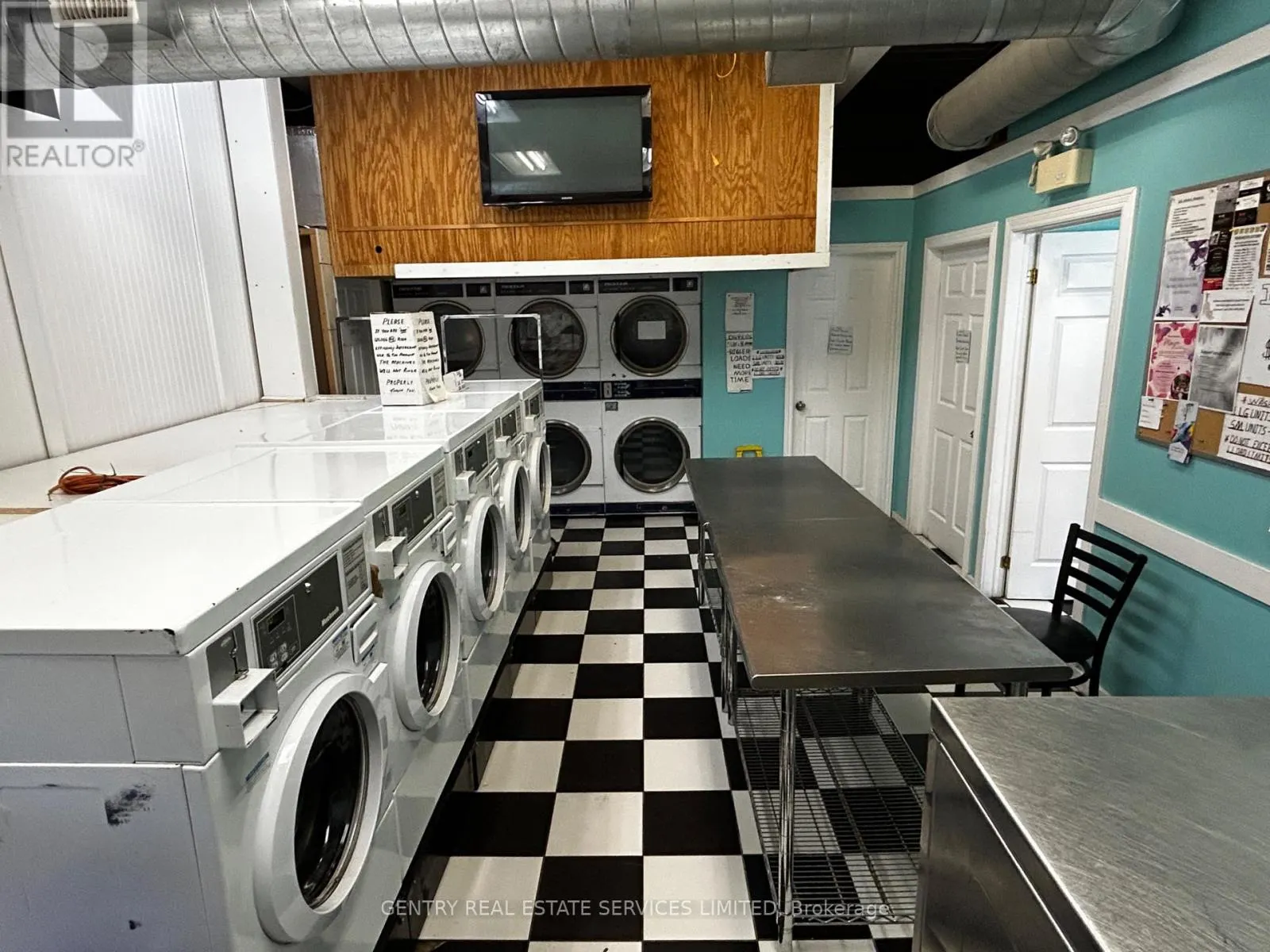 224 BONNECHERE STREET W