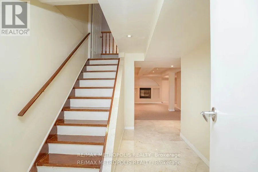 59 - 2 ROYALWOOD COURT