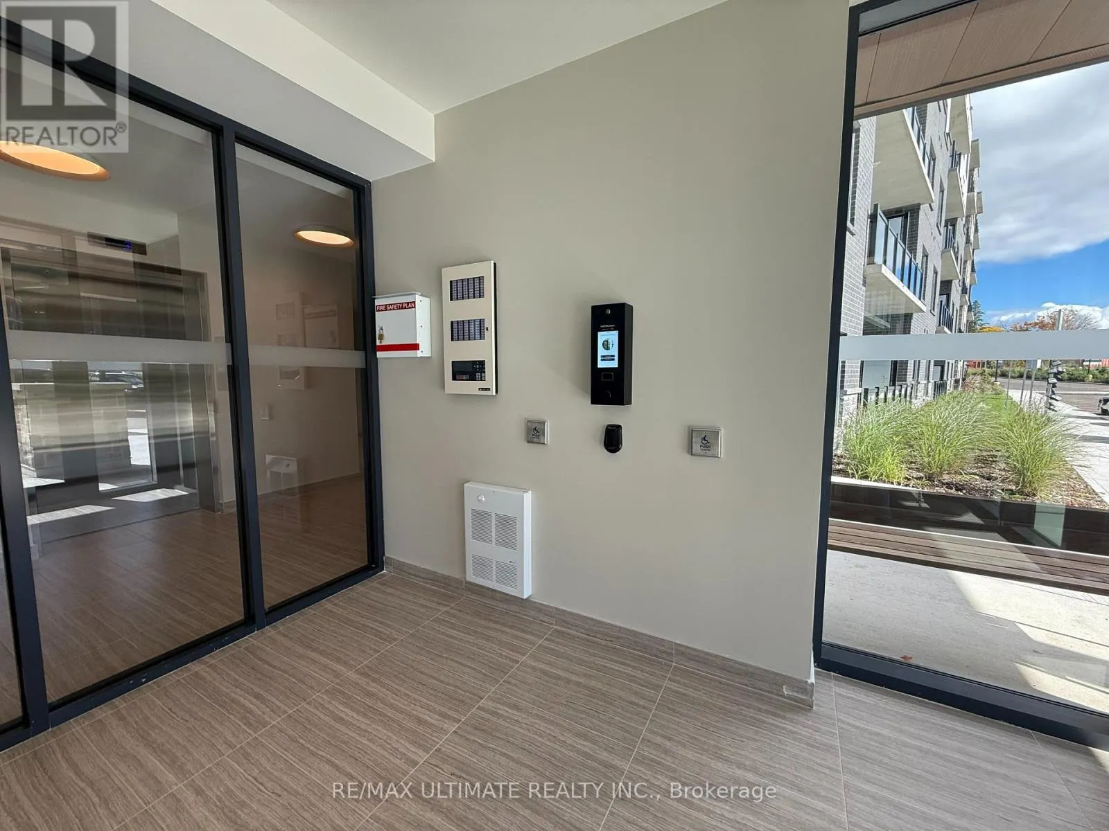 213 - 1100 LACKNER PLACE