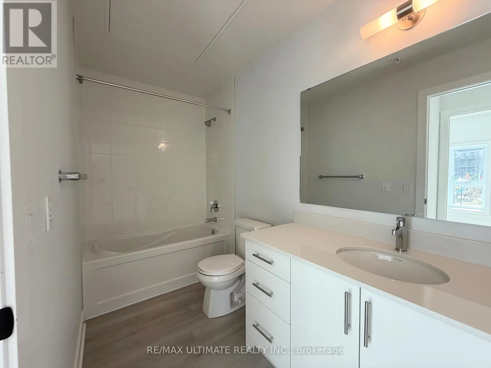 213 - 1100 LACKNER PLACE