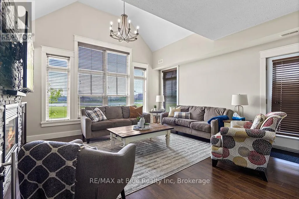 207 - 115 FAIRWAY COURT, #207