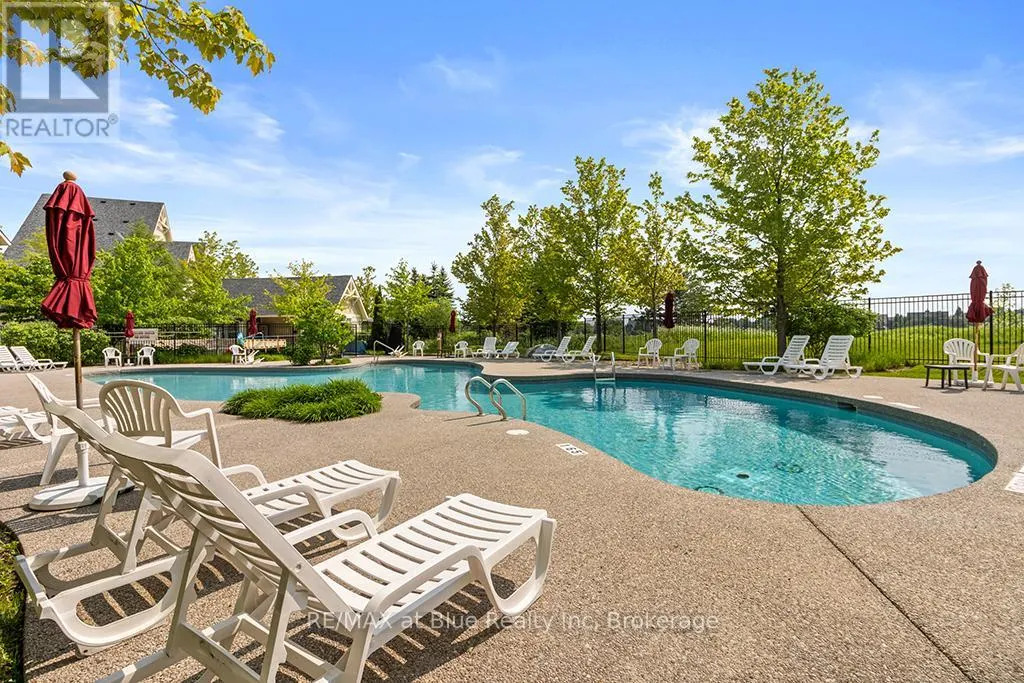 207 - 115 FAIRWAY COURT, #207