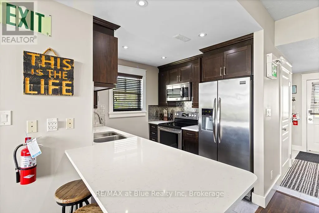 207 - 115 FAIRWAY COURT, #207