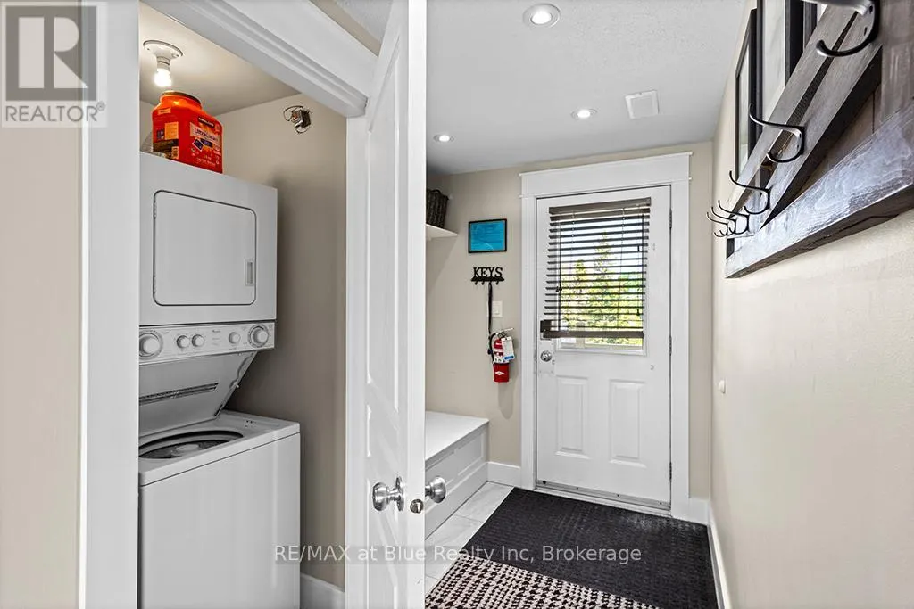 207 - 115 FAIRWAY COURT, #207