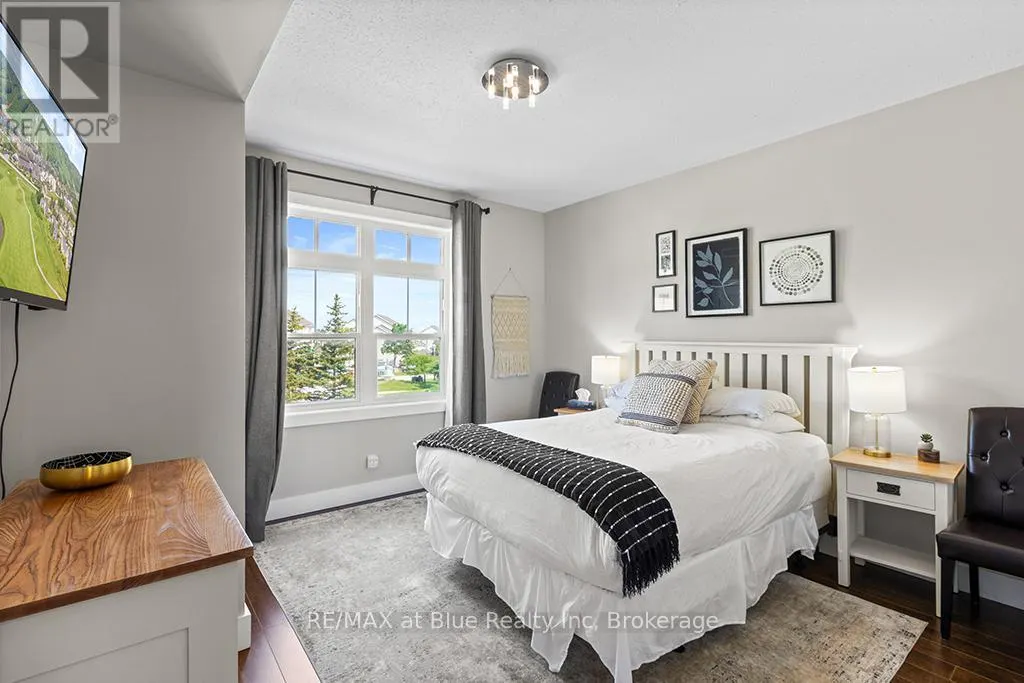 207 - 115 FAIRWAY COURT, #207