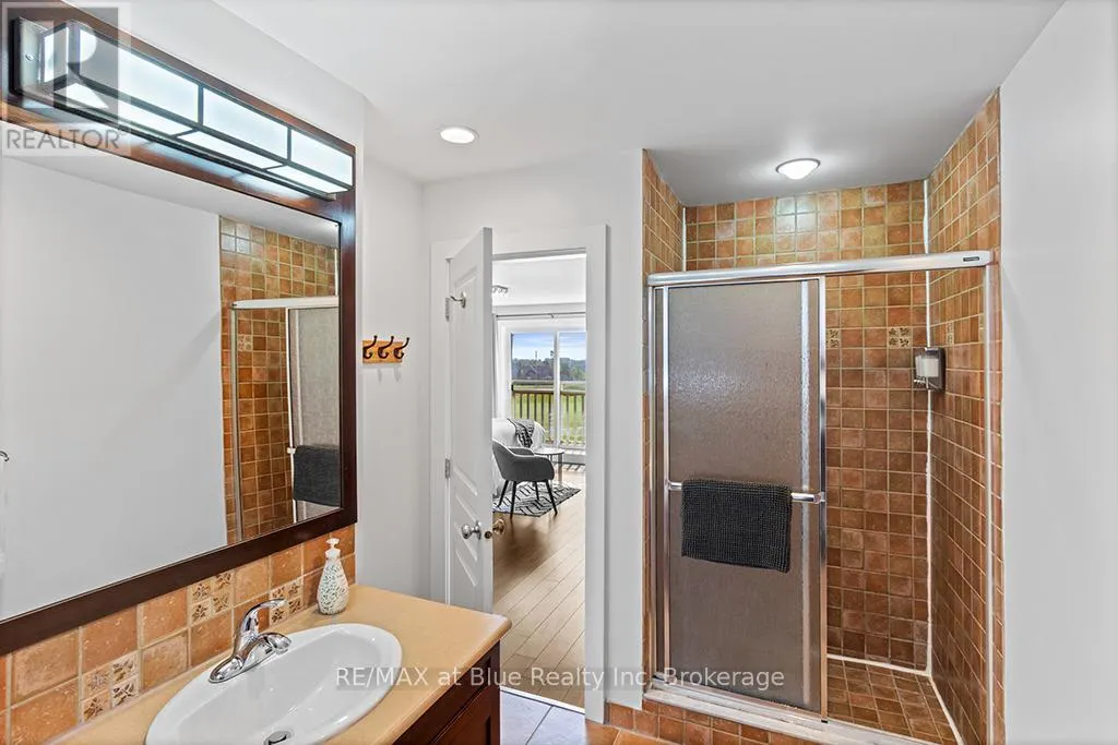 207 - 115 FAIRWAY COURT, #207