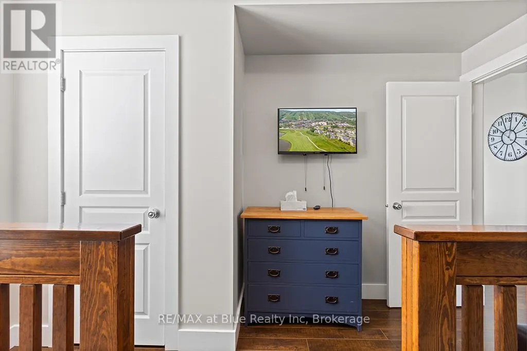 207 - 115 FAIRWAY COURT, #207