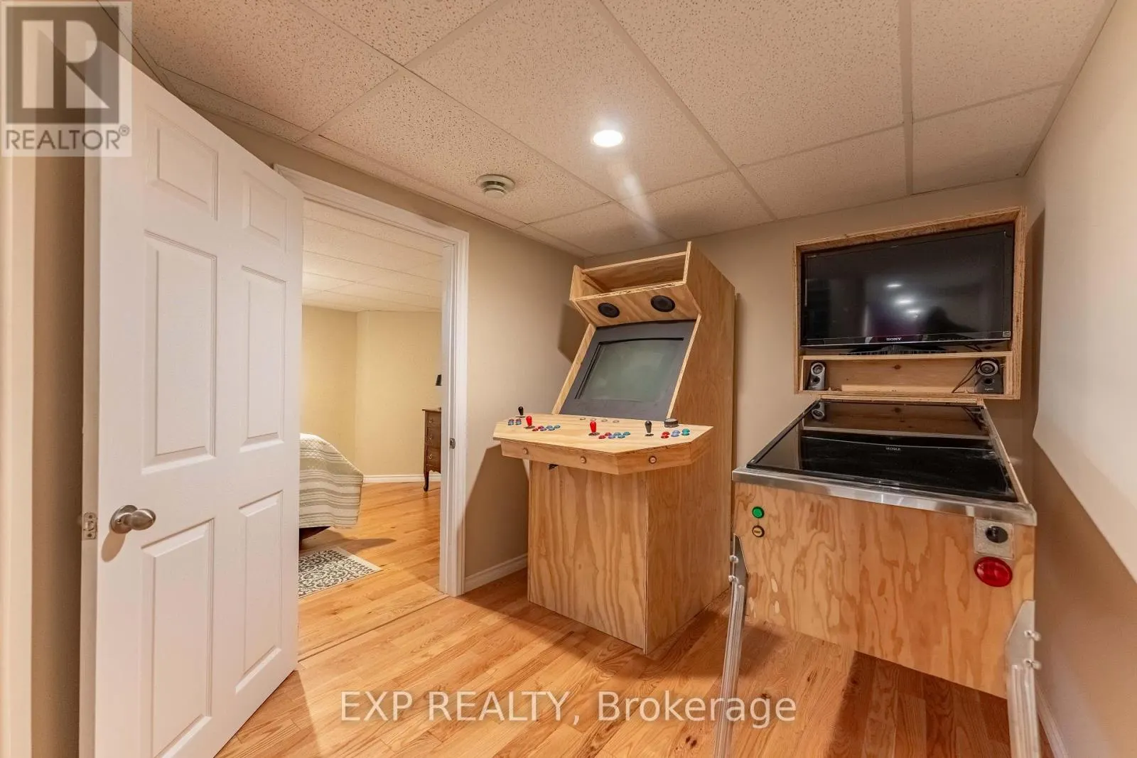 17 OLDE TOWNE AVENUE