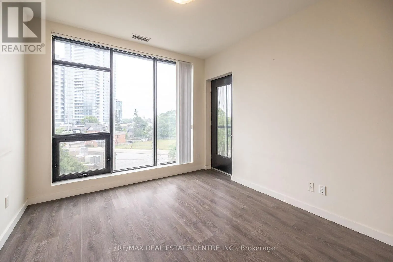 412 - 690 KING STREET W