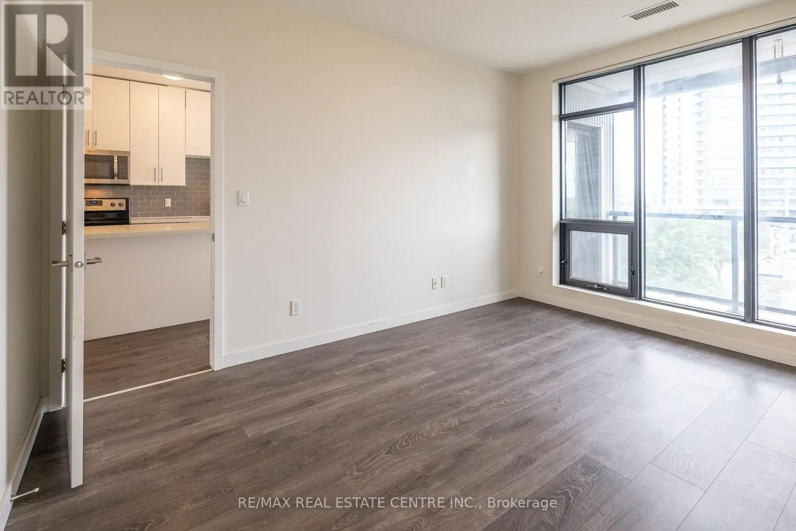 412 - 690 KING STREET W