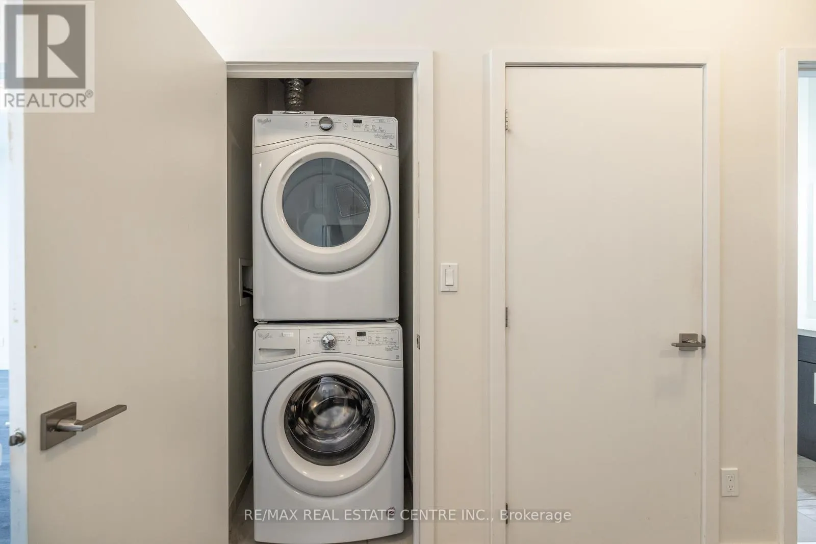 412 - 690 KING STREET W