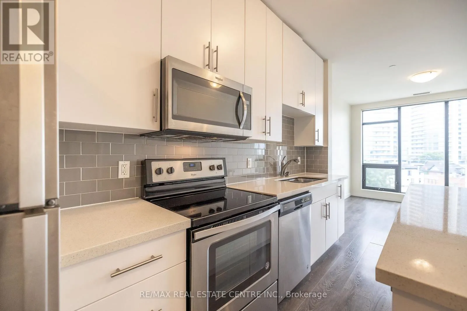 412 - 690 KING STREET W