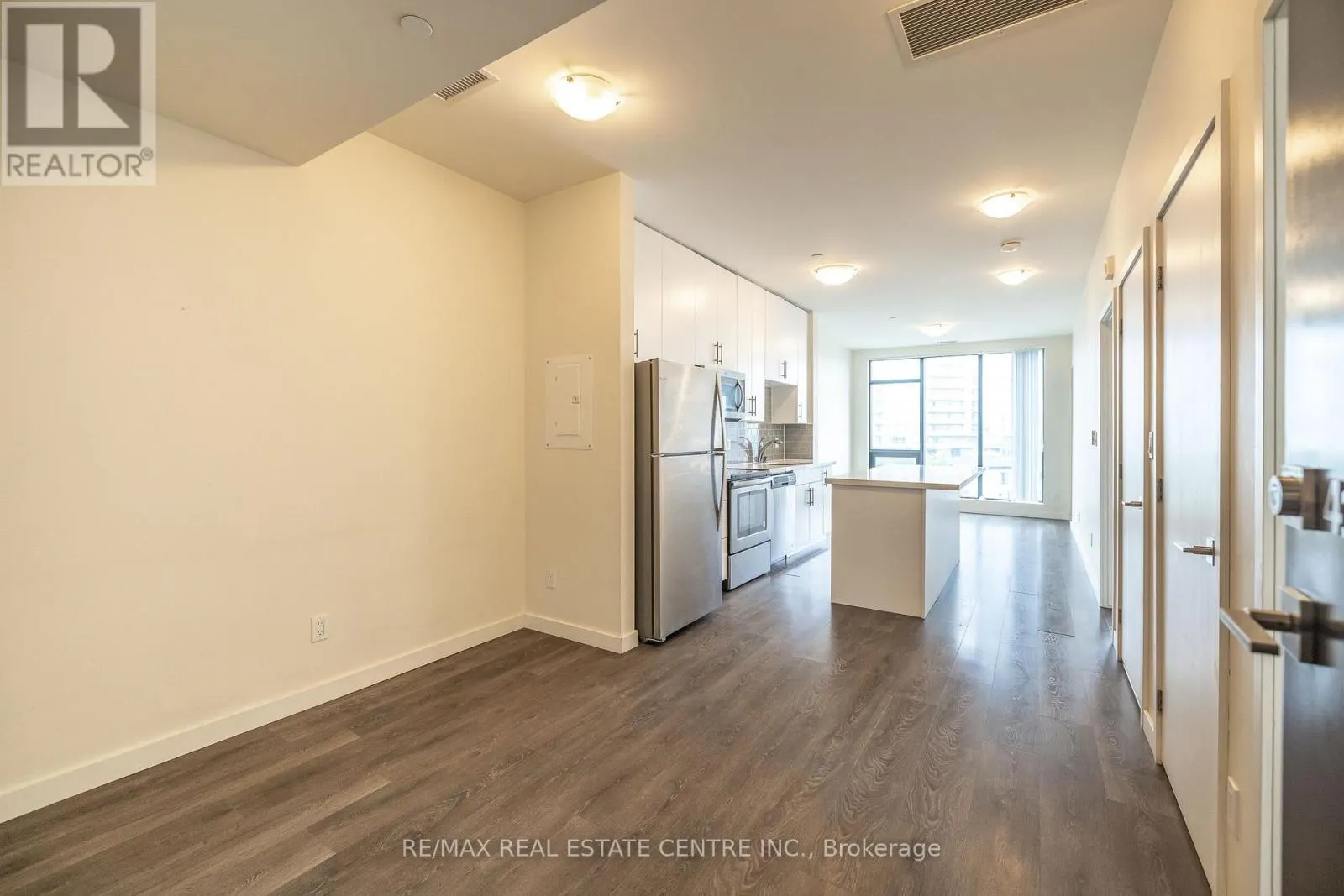 412 - 690 KING STREET W