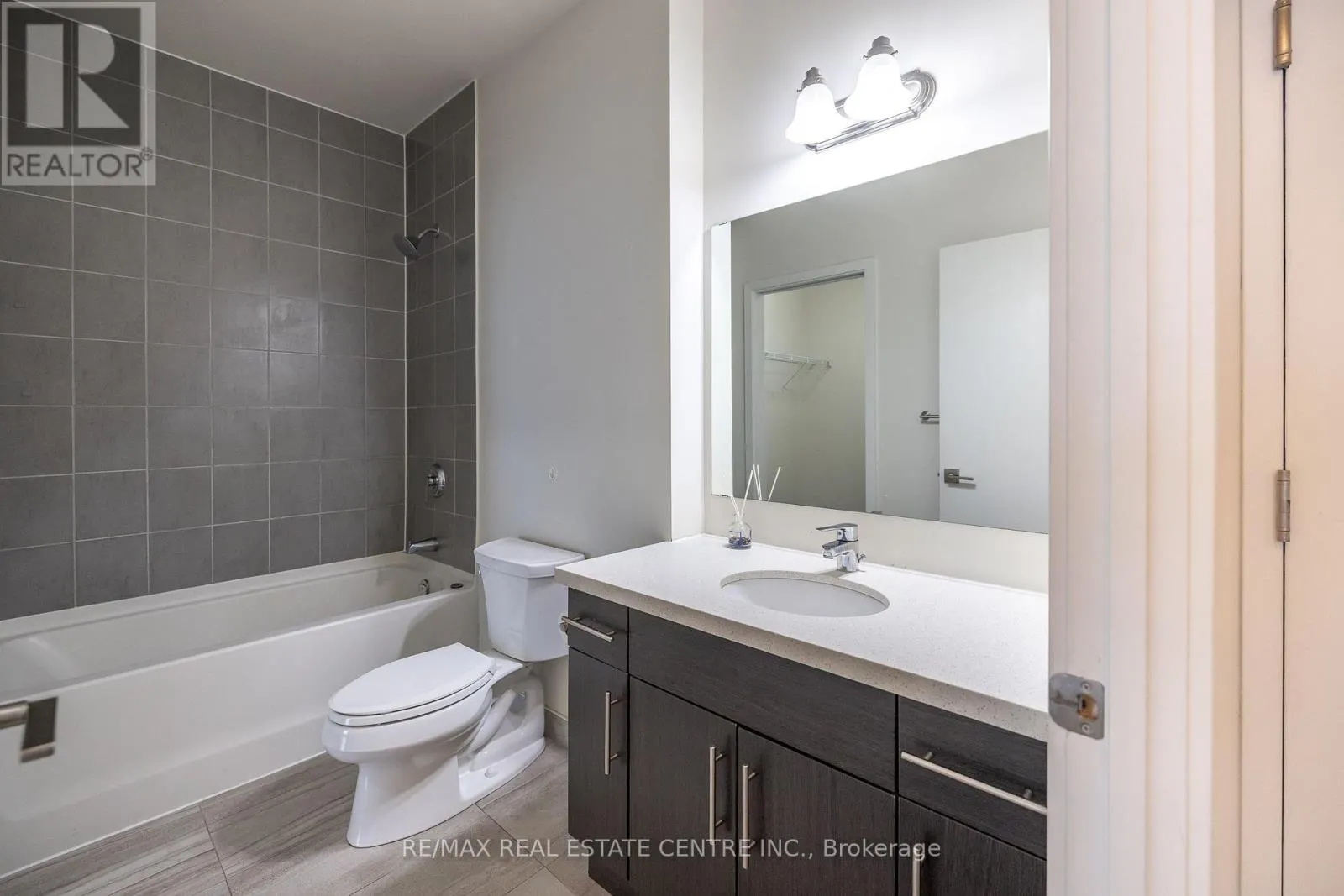 412 - 690 KING STREET W