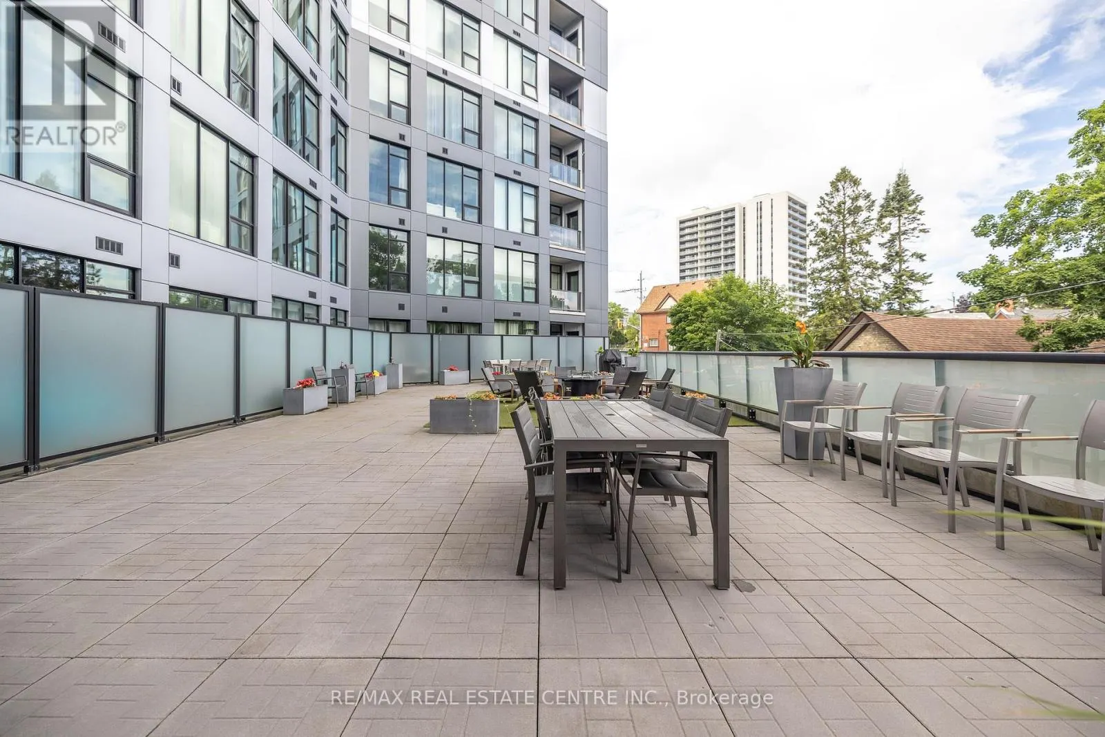 412 - 690 KING STREET W