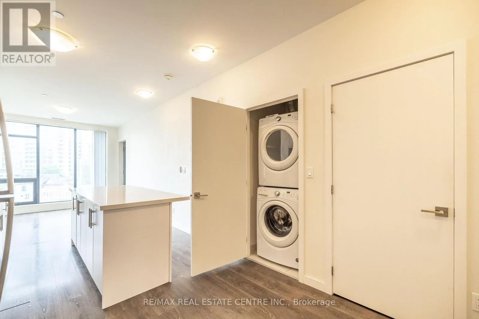 412 - 690 KING STREET W