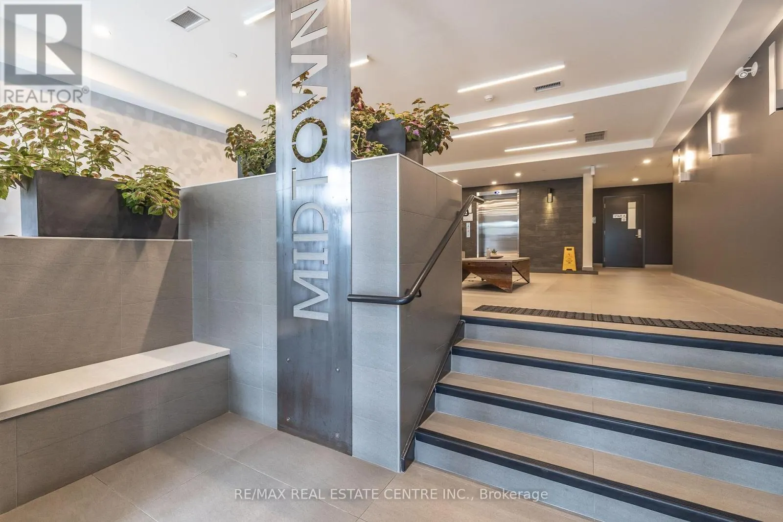 412 - 690 KING STREET W