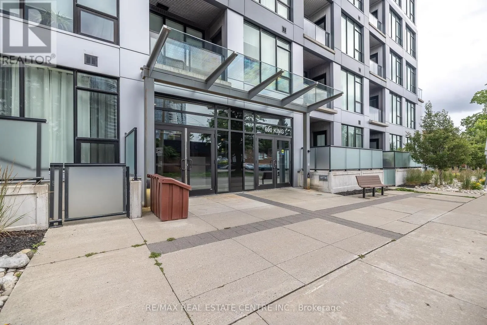 412 - 690 KING STREET W